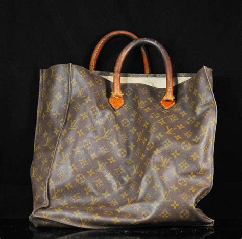 origine tessuto louis vuitton|Louis Vuitton original bag.